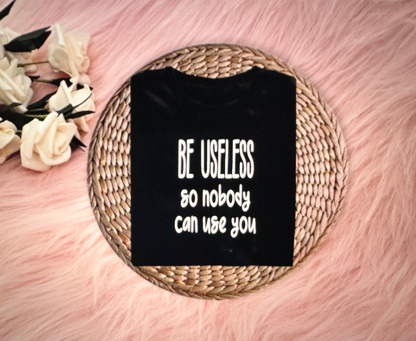 BE USELESS - short sleeve graphic t-shirt