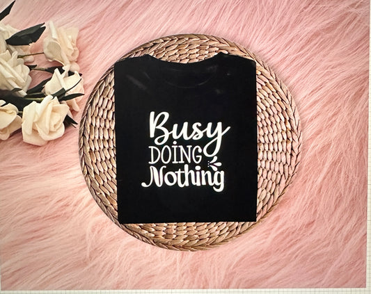 BUSY DOING NOTHING -short sleeve graphic t-shirt